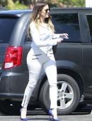 **EXCLUSIVE** SISTER TIME! Khloe and Kourtney Kardashian go out for lunch at Jerry's Famous Deli in Calabasas