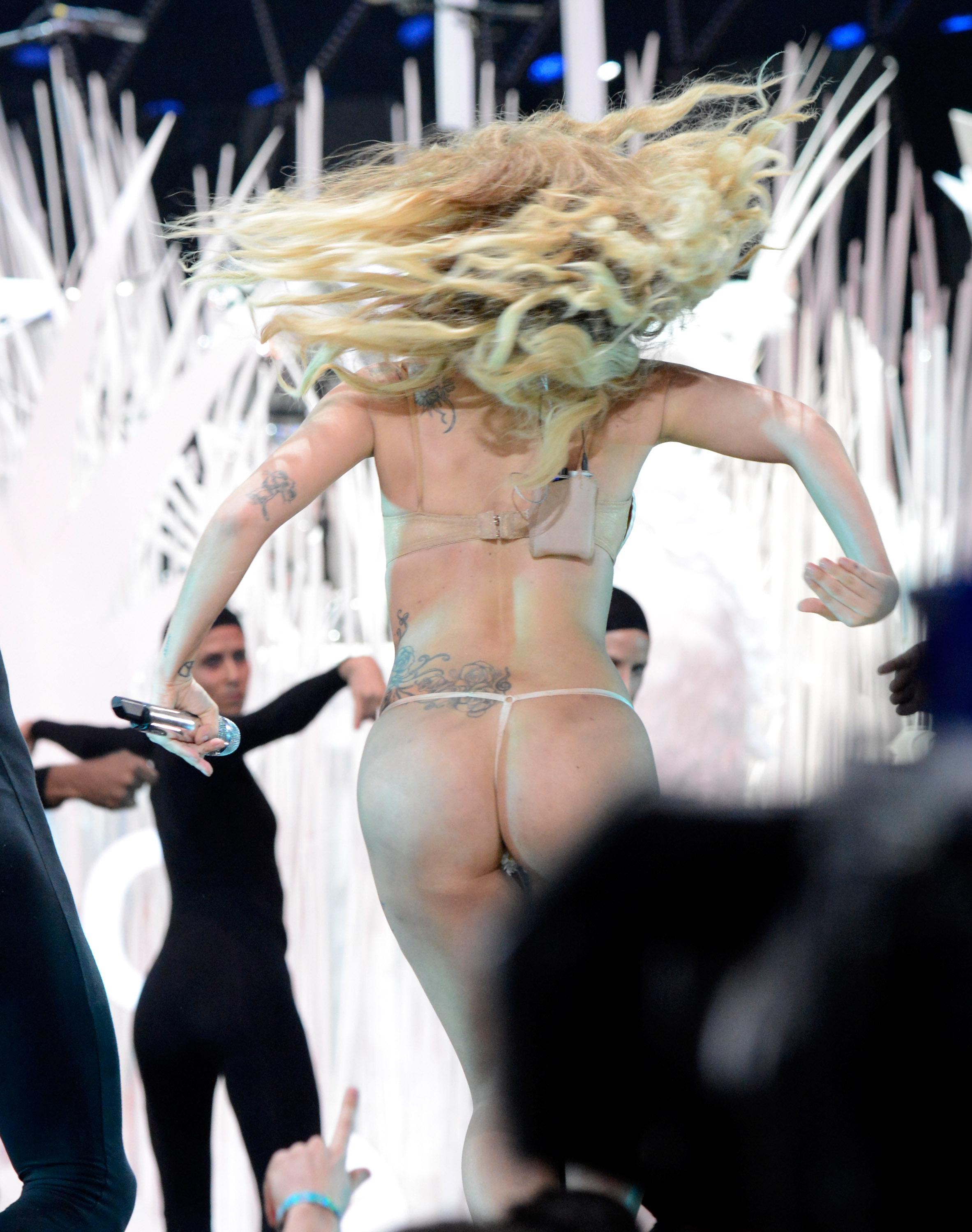 Lady-Gaga-Performing-2013-MTV-VMA-7