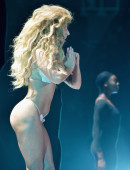2013 MTV Video Music Awards - Show