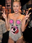 Miley-Cyrus-2013-MTV-VMA-12