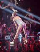 Miley-Cyrus-2013-MTV-VMA-13