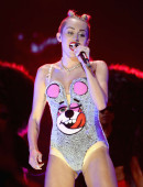 Miley-Cyrus-2013-MTV-VMA-15