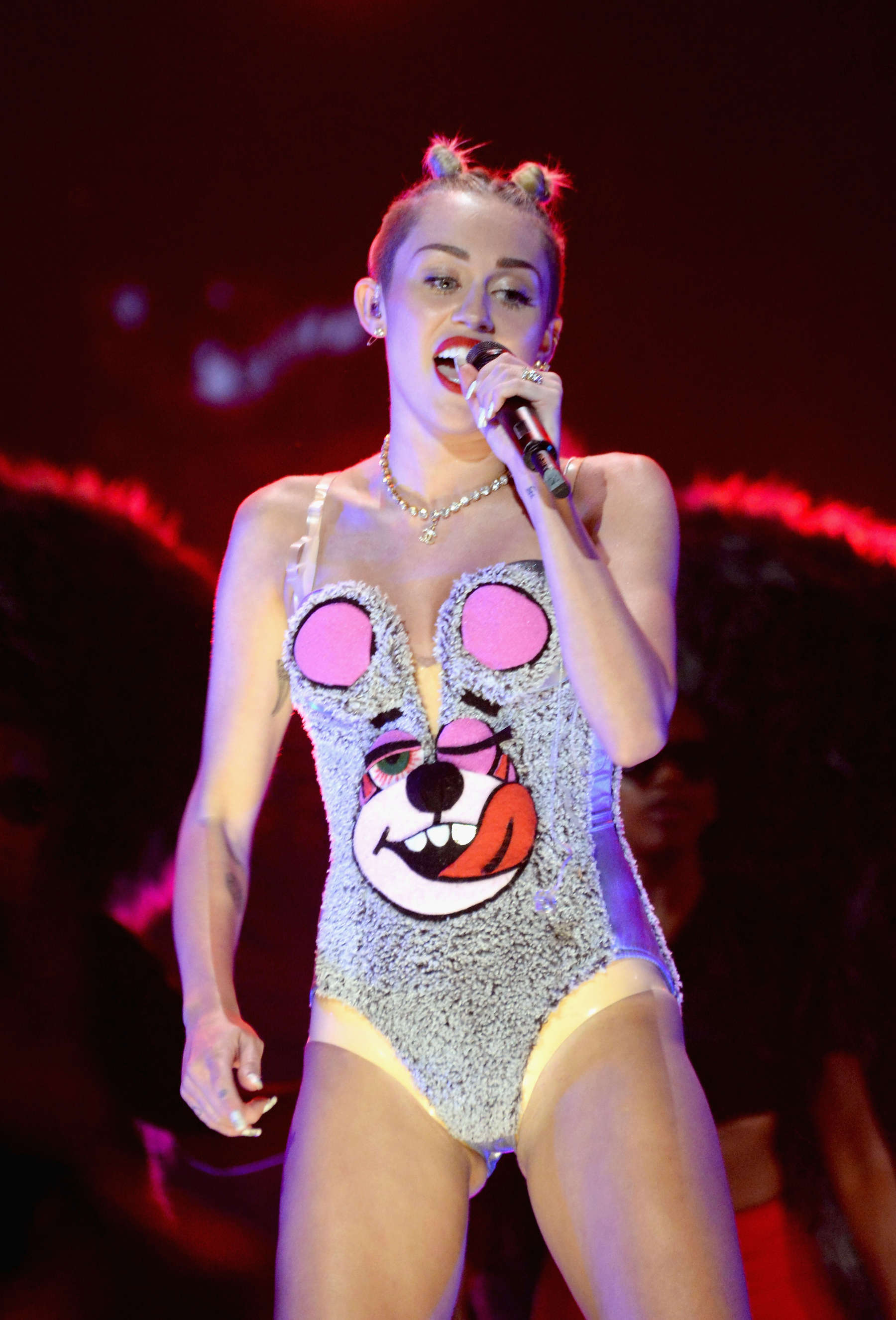 Miley-Cyrus-2013-MTV-VMA-15