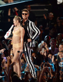 Miley-Cyrus-2013-MTV-VMA-2