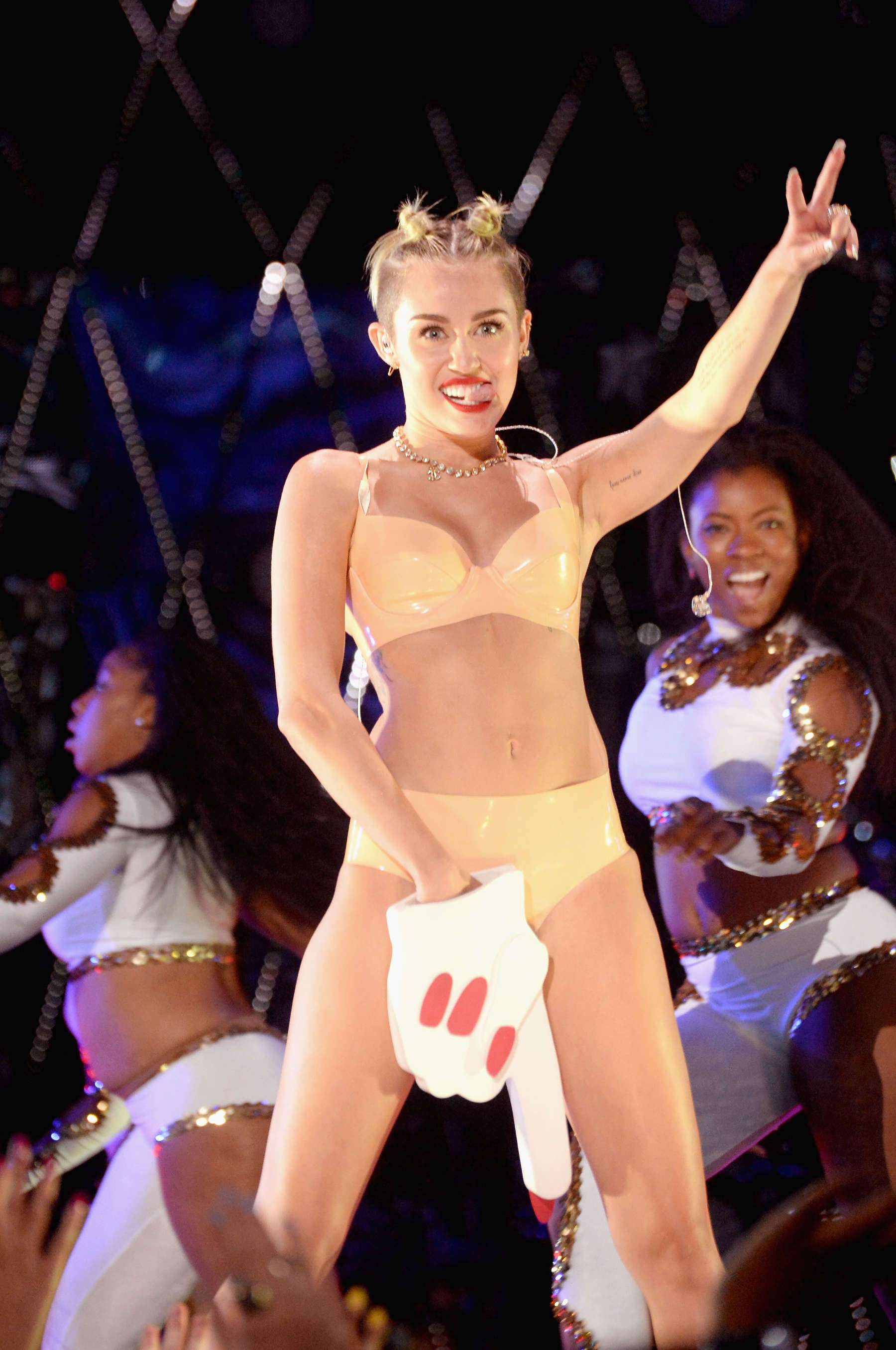 Miley-Cyrus-2013-MTV-VMA-6