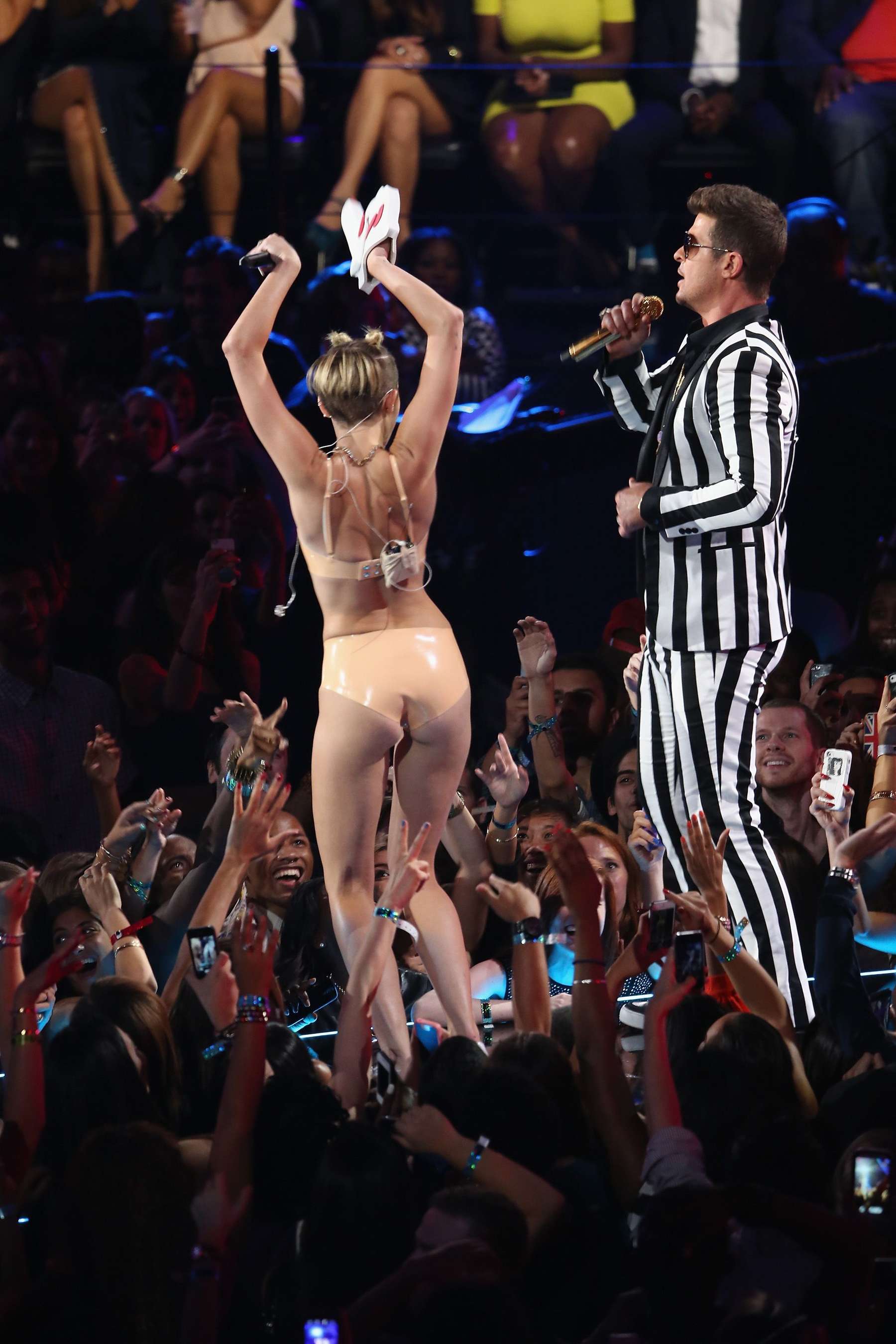Miley-Cyrus-2013-MTV-VMA-9