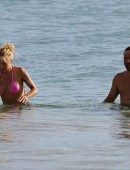 Pamela-Anderson-in-Bikini-2