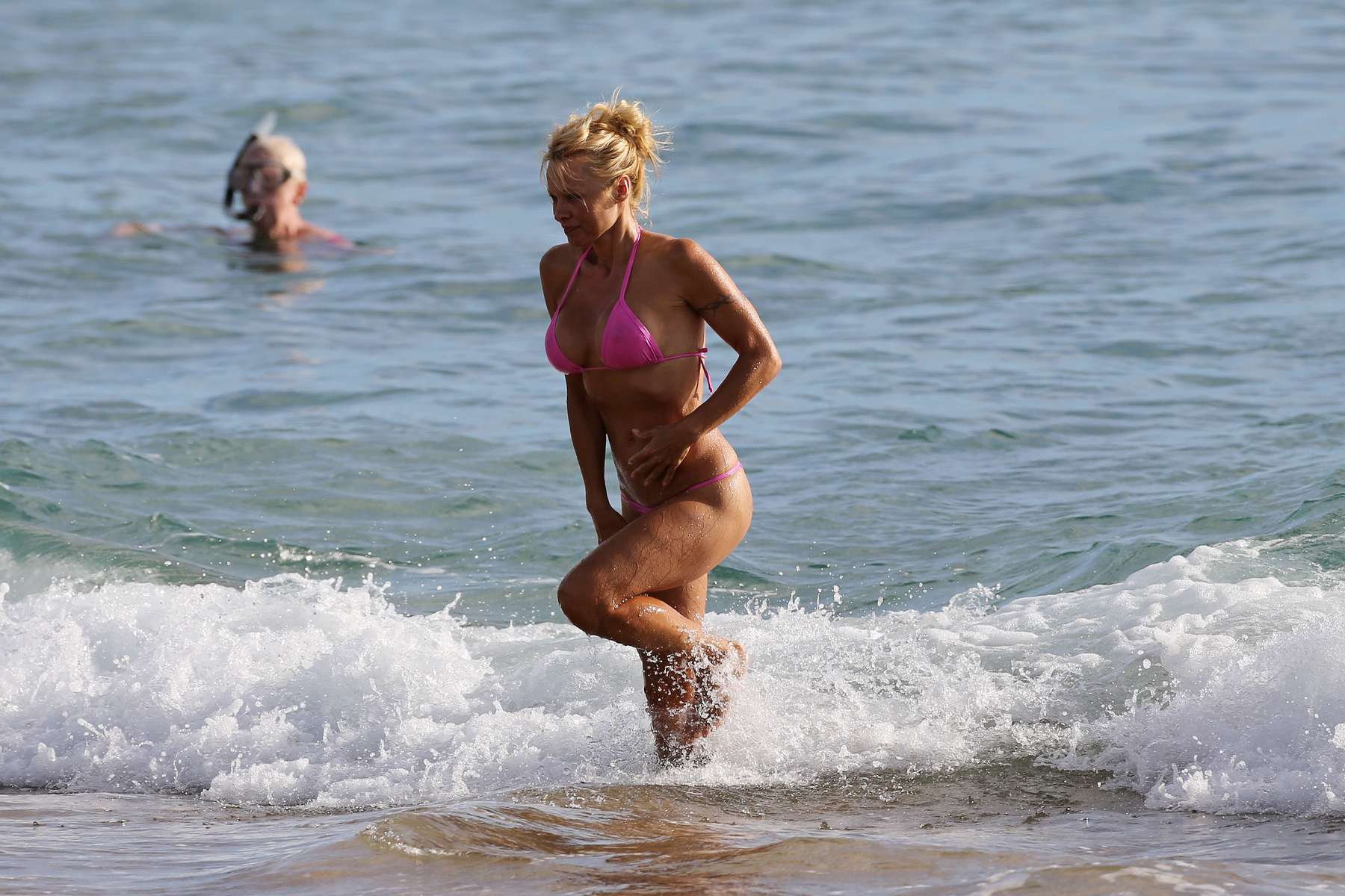 Pamela-Anderson-in-Bikini-7