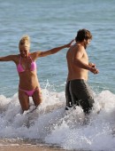 Pamela-Anderson-in-Bikini-8