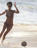 Rihanna-Bikini-Barbados-14