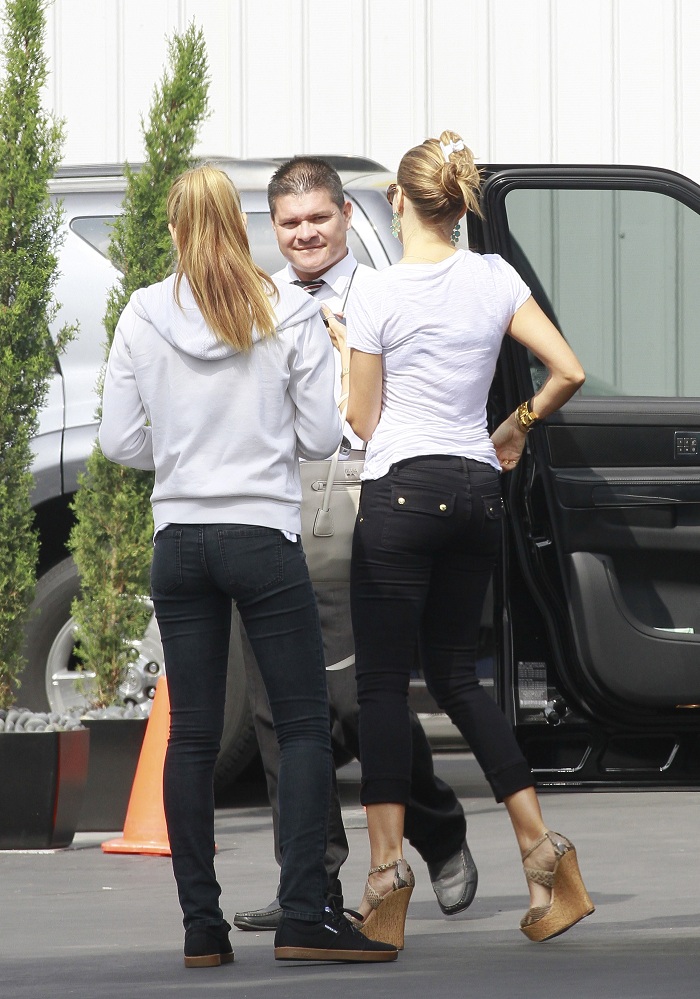 Sofia-Vergara-Booty-in-Jeans-1