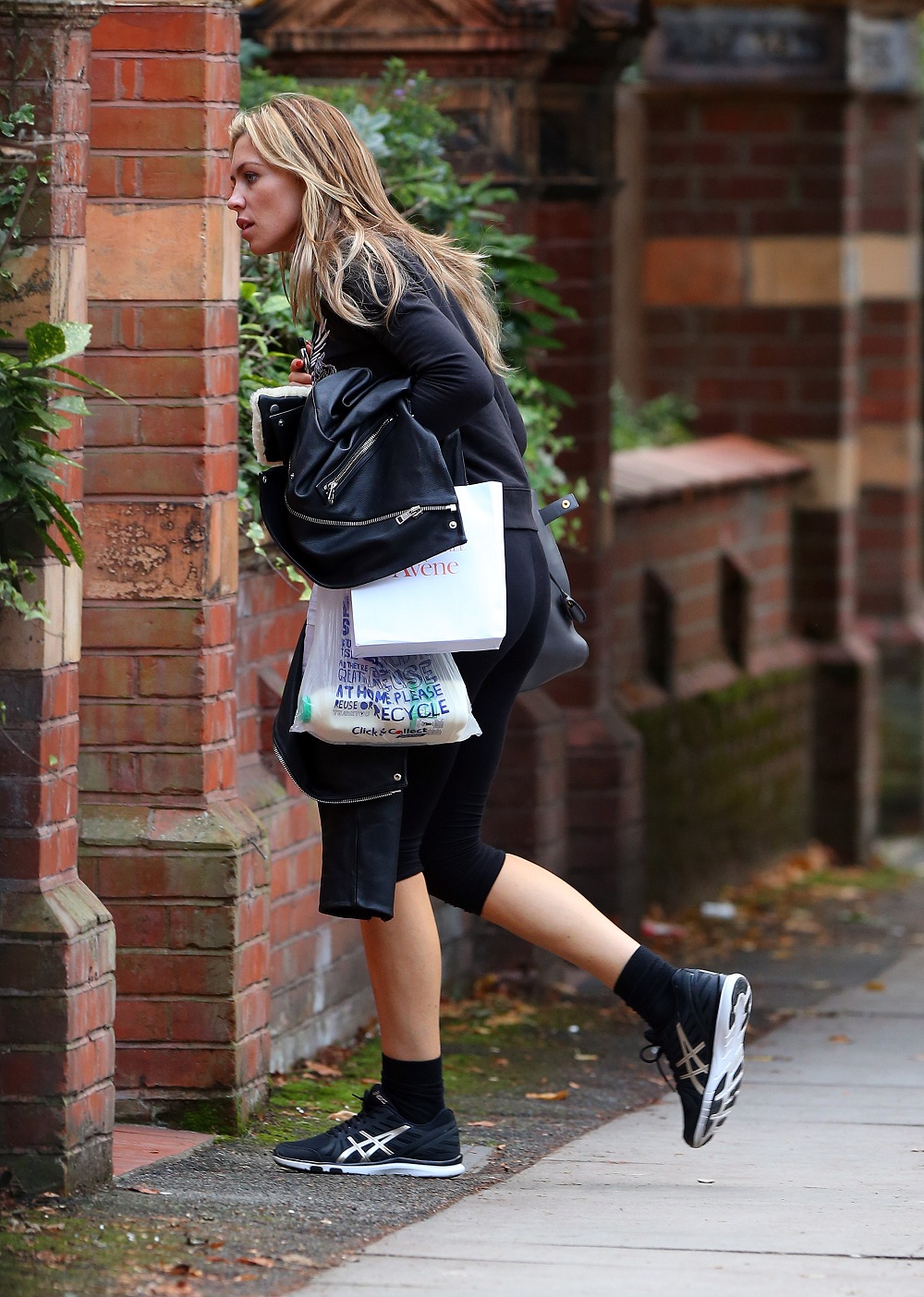 Abbey-Clancy-Booty-in-Tights-9