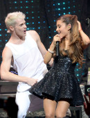 Ariana-Grande-Performing-at-Club-Nokia-in-LA-6