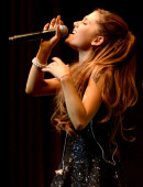 Ariana-Grande-Performing-at-Club-Nokia-in-LA-9