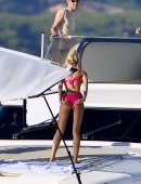 Candice-Swanepoel-Bikini-Saint-Tropez-2
