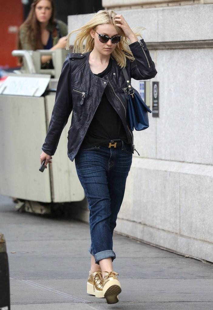 Dakota-Fanning-NYC-8