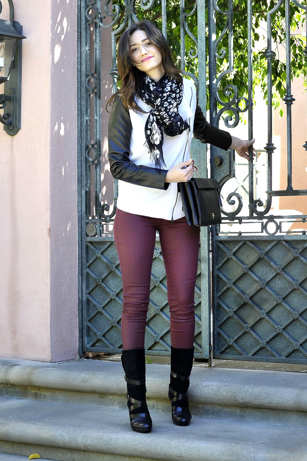 Emmy-Rossum-Leaves-her-Home-in-LA-7