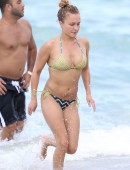 Hayden-Panettiere-in-Bikini-12