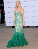Heather-Graham-Met-Opera-Eugene-Onegin-in-NYC-7
