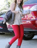 Hilary-Duff-in-Glasses-and-Tight-Jeans-LA-3