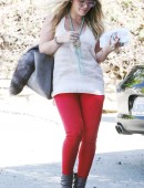 Hilary-Duff-in-Glasses-and-Tight-Jeans-LA-6