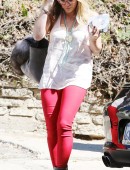 Hilary-Duff-in-Glasses-and-Tight-Jeans-LA-9