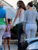 Jennifer-Lopez-Booty-in-Jeans-1