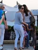 Jennifer-Lopez-Booty-in-Jeans-3