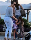 Jennifer-Lopez-Booty-in-Jeans-5