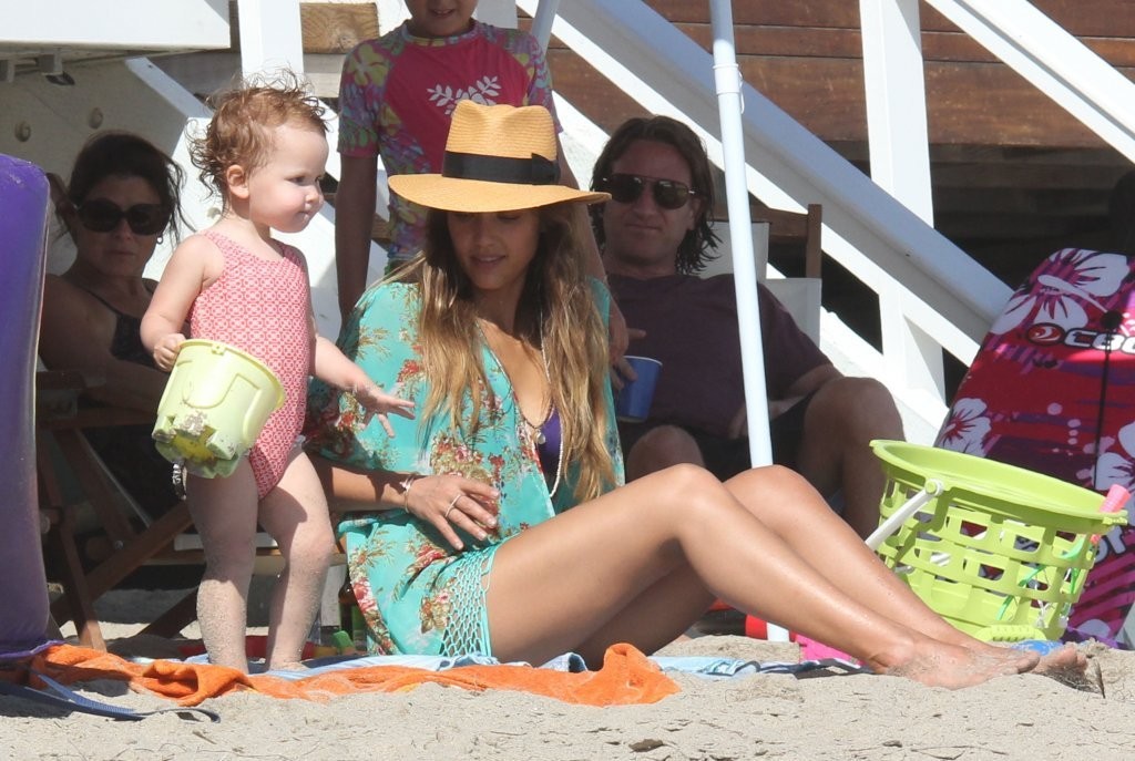 Jessica-Alba-in-Bikini-12