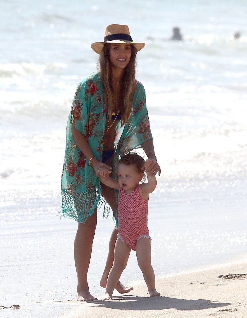 Jessica-Alba-in-Bikini-5