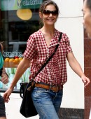 Katie-Holmes-in-Jeans-1
