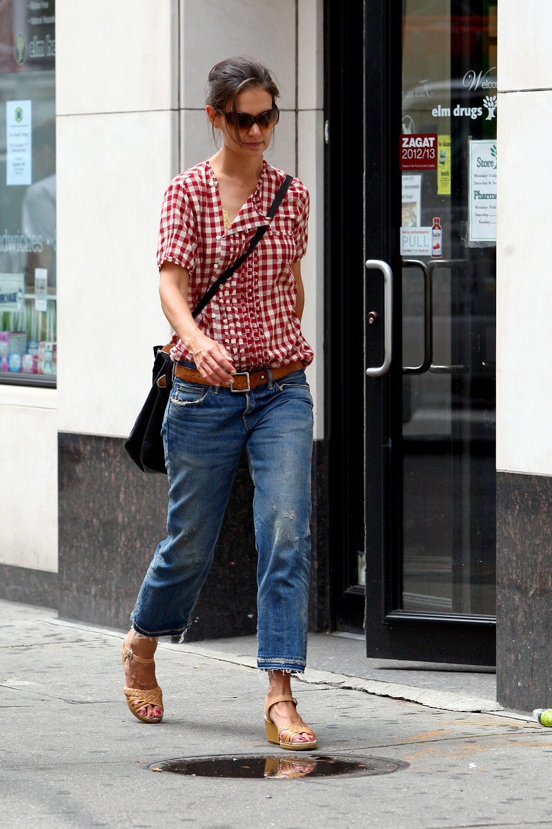 Katie-Holmes-in-Jeans-2