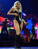 Kesha-2013-iHeartRadio-13