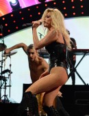 Kesha-2013-iHeartRadio-22