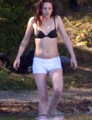 Kristen-Stewart-Swimming-11