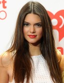 Kylie-Jenner-and-Kendall-Jenner-1