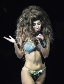 Lady-Gaga-Performing-at-2013-iTunes-Festival-10