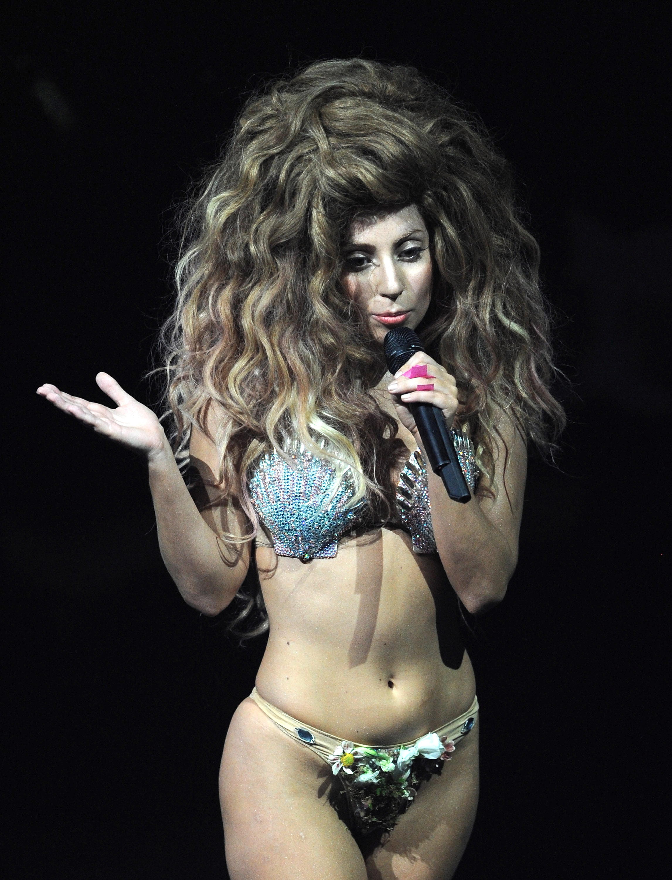 Lady-Gaga-Performing-at-2013-iTunes-Festival-10