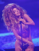 Lady-Gaga-Performing-at-2013-iTunes-Festival-12