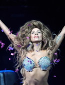 Lady-Gaga-Performing-at-2013-iTunes-Festival-9