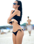 Lisa-Opie-in-Bikini-1