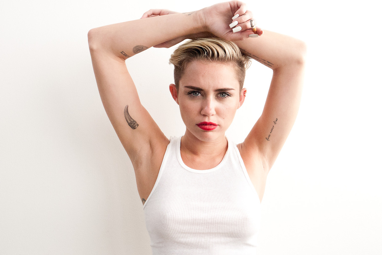 Miley-Cyrus-Photoshoot-by-Terry-Richardson-September-2013-12