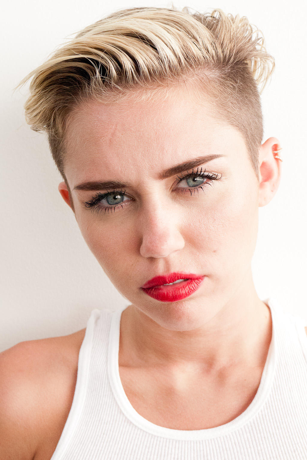 Miley-Cyrus-Photoshoot-by-Terry-Richardson-September-2013-13