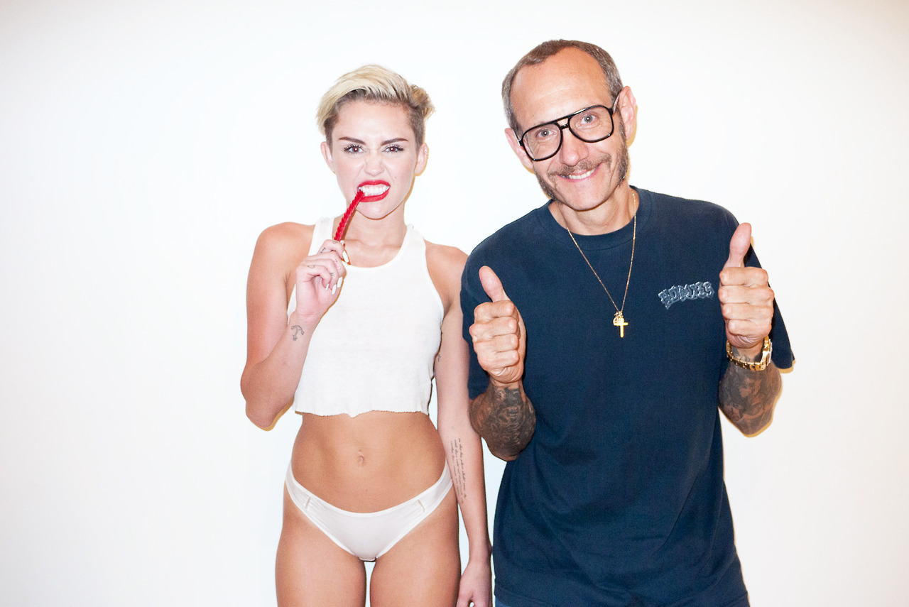 Miley-Cyrus-Photoshoot-by-Terry-Richardson-September-2013-2