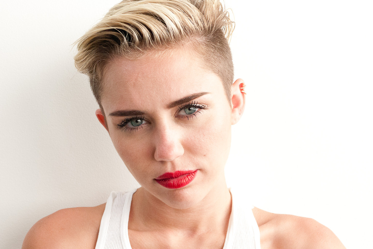 Miley-Cyrus-Photoshoot-by-Terry-Richardson-September-2013-3