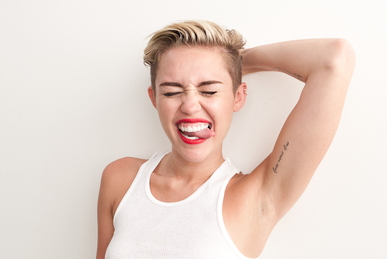 Miley-Cyrus-Photoshoot-by-Terry-Richardson-September-2013-5