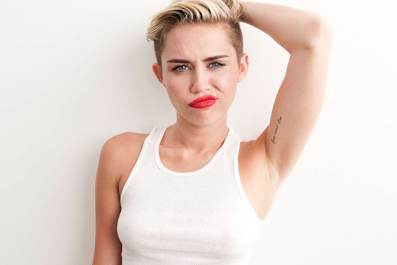 Miley-Cyrus-Photoshoot-by-Terry-Richardson-September-2013-7