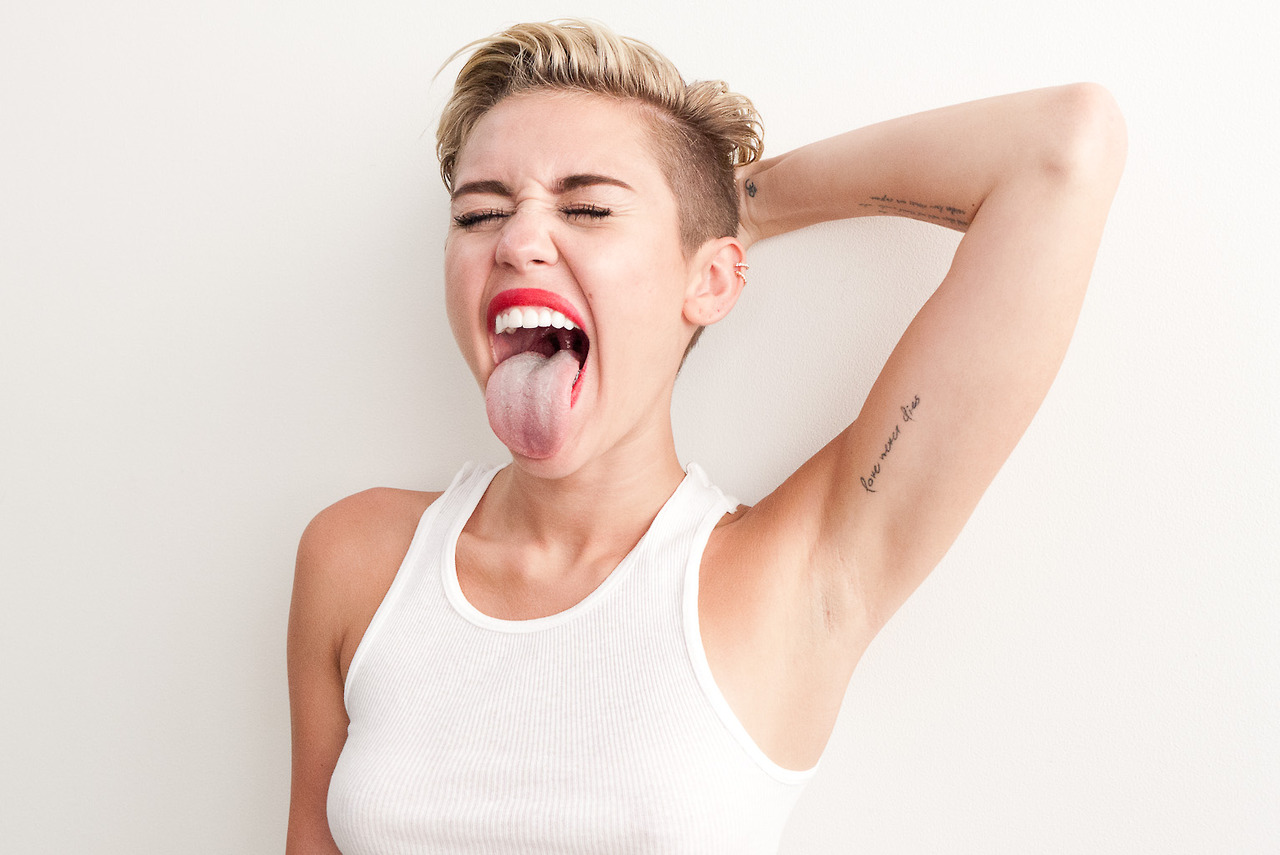Miley-Cyrus-Photoshoot-by-Terry-Richardson-September-2013-9