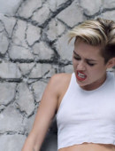 Miley-Cyrus-Wrecking-Ball-Caps-2